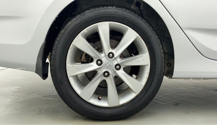 2013 Hyundai Verna FLUIDIC 1.6 SX CRDI, Diesel, Manual, 1,34,533 km, Right Rear Wheel