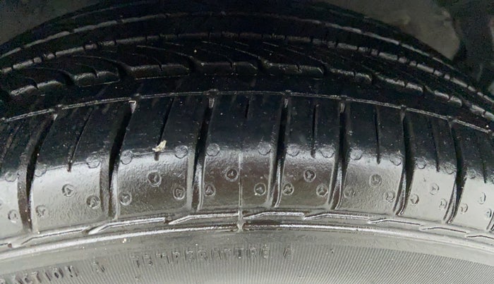 2013 Hyundai Verna FLUIDIC 1.6 SX CRDI, Diesel, Manual, 1,34,533 km, Right Front Tyre Tread