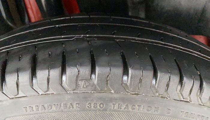 2020 Maruti Swift LXI D, Petrol, Manual, 49,003 km, Right Rear Tyre Tread