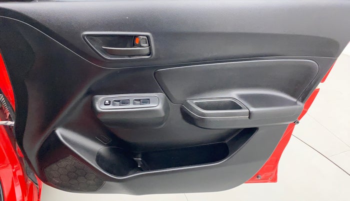 2020 Maruti Swift LXI D, Petrol, Manual, 49,003 km, Driver Side Door Panels Control