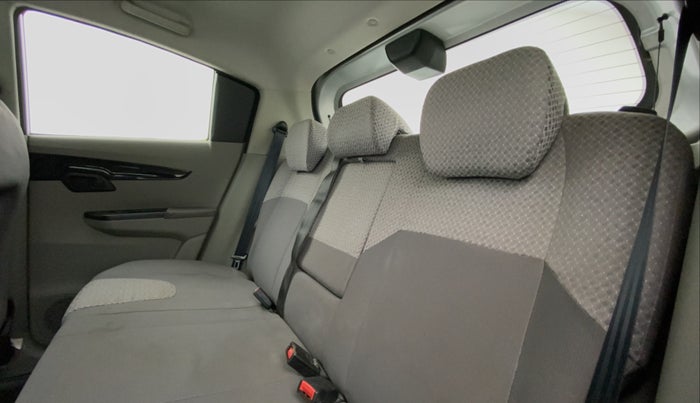 2016 Mahindra Kuv100 K8 5 STR, Petrol, Manual, 29,580 km, Right Side Rear Door Cabin