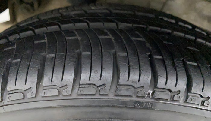 2016 Mahindra Kuv100 K8 5 STR, Petrol, Manual, 29,580 km, Left Front Tyre Tread