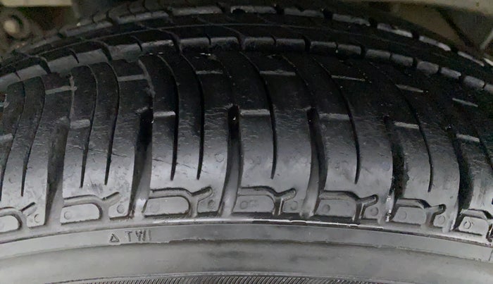 2016 Mahindra Kuv100 K8 5 STR, Petrol, Manual, 29,580 km, Right Front Tyre Tread
