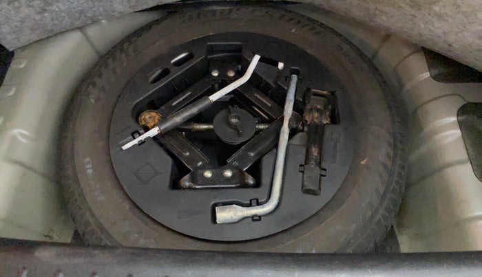 2016 Mahindra Kuv100 K8 5 STR, Petrol, Manual, 29,580 km, Spare Tyre