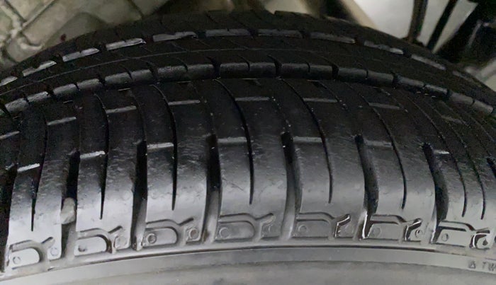 2016 Mahindra Kuv100 K8 5 STR, Petrol, Manual, 29,580 km, Left Rear Tyre Tread