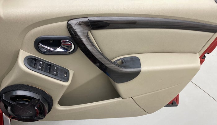 2014 Nissan Terrano XV PREMIUM 110 PS DEISEL, Diesel, Manual, 53,034 km, Driver Side Door Panels Control