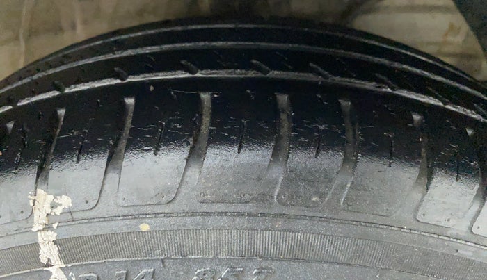 2019 Maruti Swift VXI D, Petrol, Manual, 36,113 km, Right Front Tyre Tread