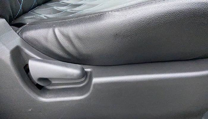 2014 Maruti Wagon R Stingray VXI, Petrol, Manual, 81,428 km, Driver Side Adjustment Panel
