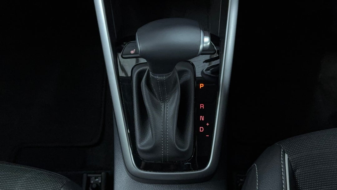 2024 Kia Stonic Gt-line, Automatic, 1441 km, Gear Lever 