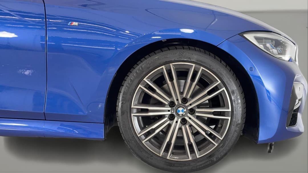 2021 BMW 3 20i M Sport, Automatic, 42797 km, Right Front Wheel