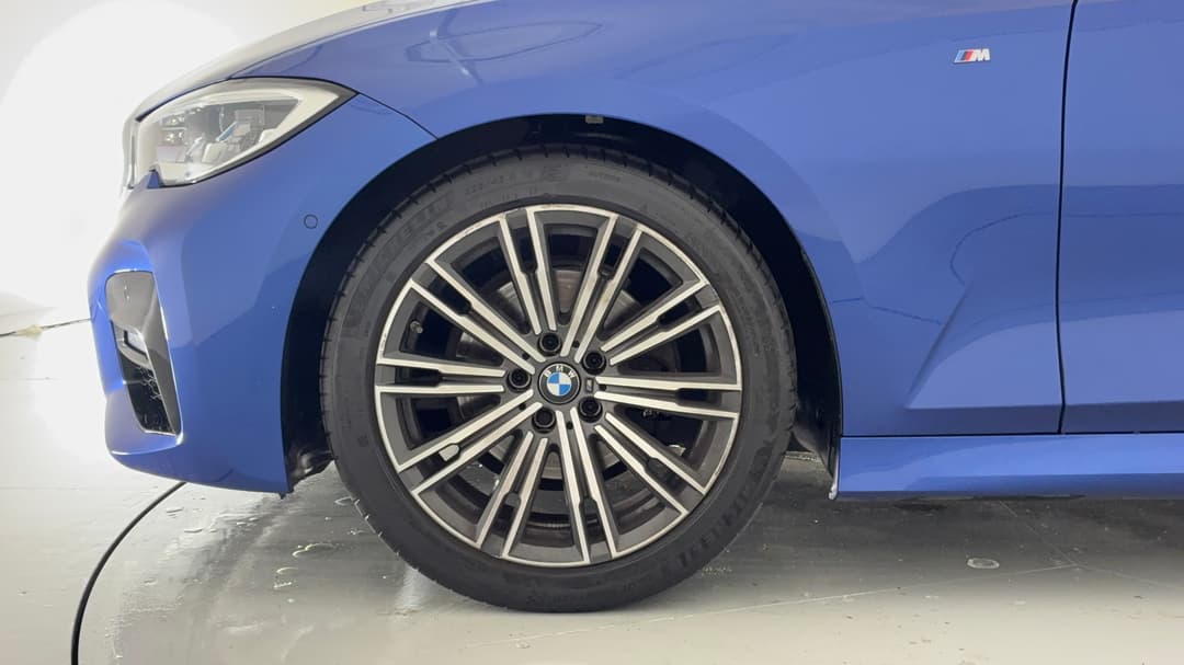 2021 BMW 3 20i M Sport, Automatic, 42797 km, Left Front Wheel