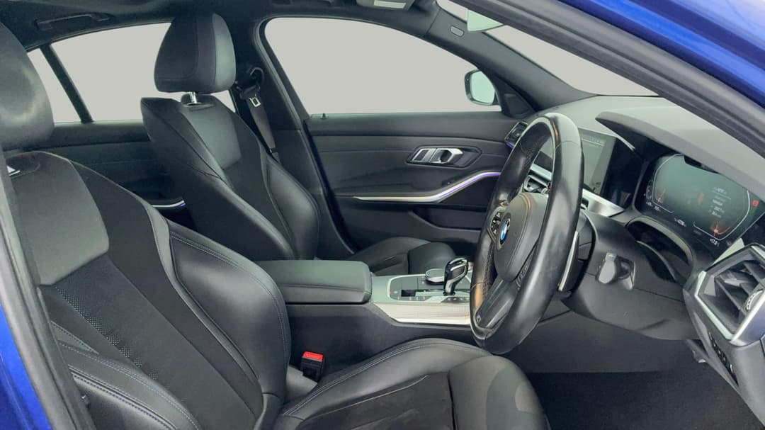 2021 BMW 3 20i M Sport, Automatic, 42797 km, Right Side Front Door Cabin View