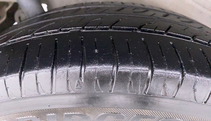 2015 Maruti Wagon R Stingray VXI, Petrol, Manual, 70,678 km, Right Rear Tyre Tread