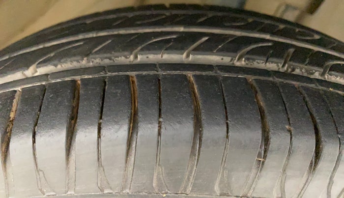 2014 Datsun Go T, Petrol, Manual, 65,761 km, Right Front Tyre Tread