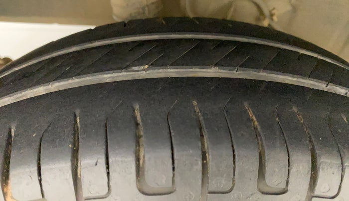 2014 Datsun Go T, Petrol, Manual, 65,761 km, Right Rear Tyre Tread