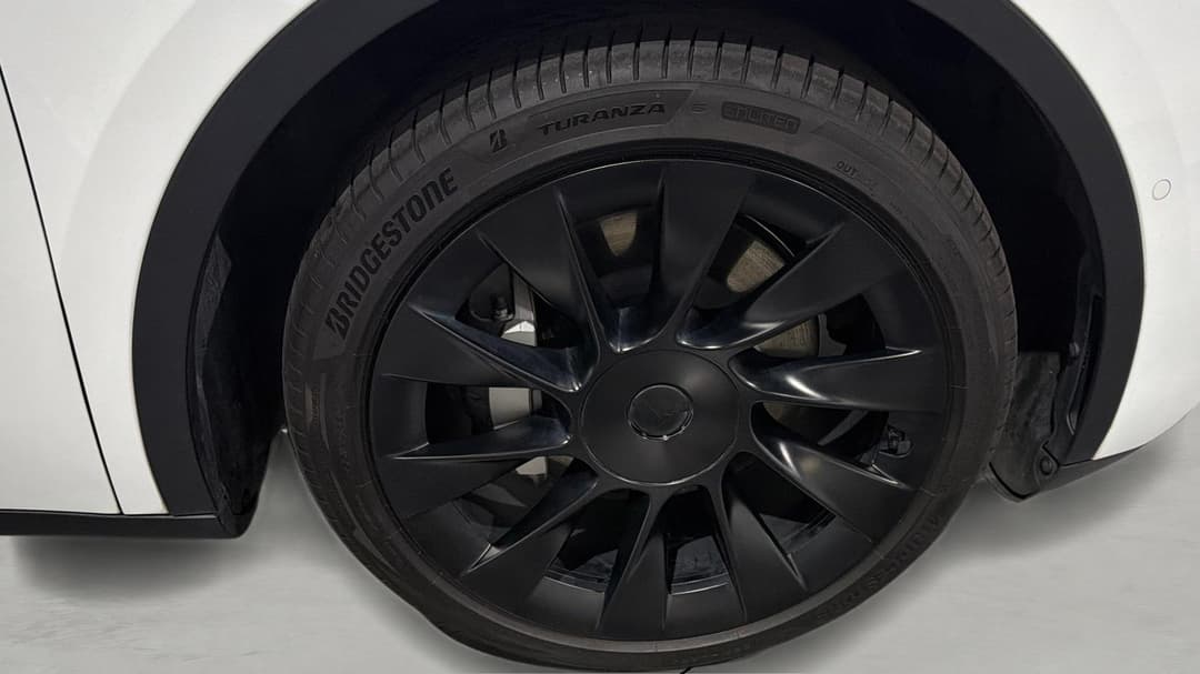 2023 Tesla Model Y Rear-wheel Drive, Automatic, 51169 km, Right Front Wheel