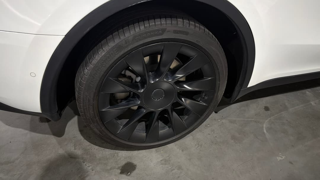 2023 Tesla Model Y Rear-wheel Drive, Automatic, 51169 km, Right Rear Wheel