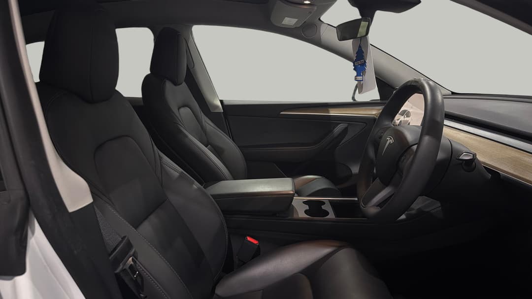 2023 Tesla Model Y Rear-wheel Drive, Automatic, 51169 km, Right Side Front Door Cabin View
