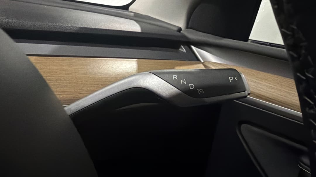 2023 Tesla Model Y Rear-wheel Drive, Automatic, 51169 km, Gear Lever 