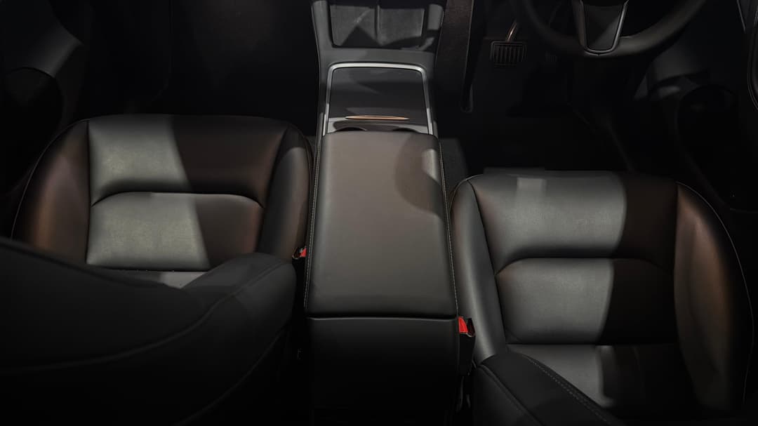 2023 Tesla Model Y Rear-wheel Drive, Automatic, 51169 km, Center Console
