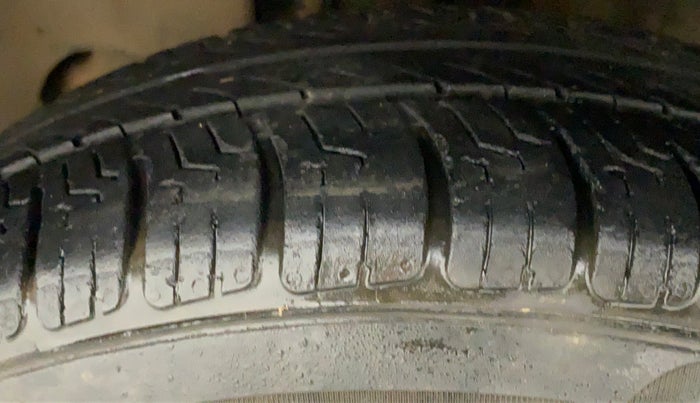 2016 Tata Tiago XZ PETROL, CNG, Manual, 74,519 km, Left Front Tyre Tread
