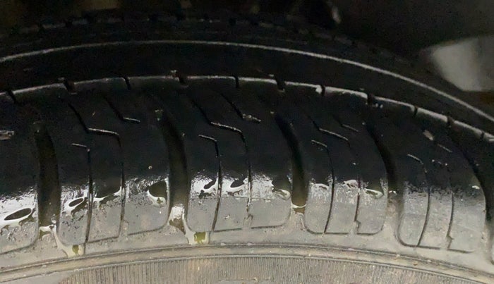 2016 Tata Tiago XZ PETROL, CNG, Manual, 74,519 km, Right Rear Tyre Tread