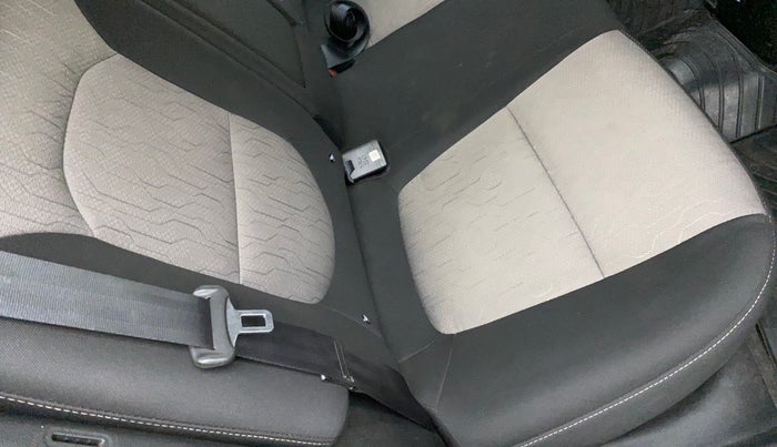 2019 Hyundai Creta SX AT 1.6 PETROL, Petrol, Automatic, 39,238 km, Second-row right seat - Cover slightly stained