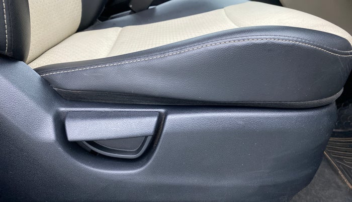 2018 Hyundai NEW SANTRO ASTA 1.1 MT, Petrol, Manual, 28,045 km, Driver Side Adjustment Panel