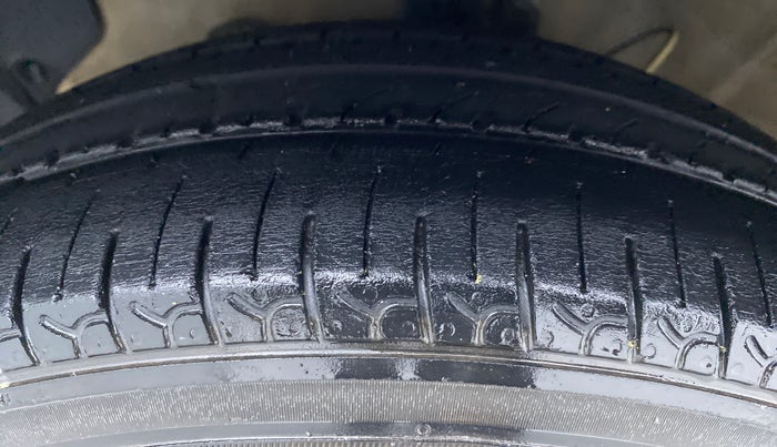 2018 Hyundai NEW SANTRO ASTA 1.1 MT, Petrol, Manual, 28,045 km, Left Front Tyre Tread