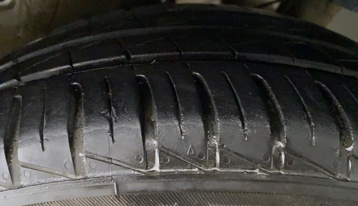 2016 Maruti Celerio VXI CNG D, CNG, Manual, 95,037 km, Left Rear Tyre Tread