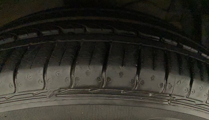 2019 Maruti Ciaz DELTA 1.5 SHVS MT PETROL, Petrol, Manual, 11,136 km, Left Rear Tyre Tread