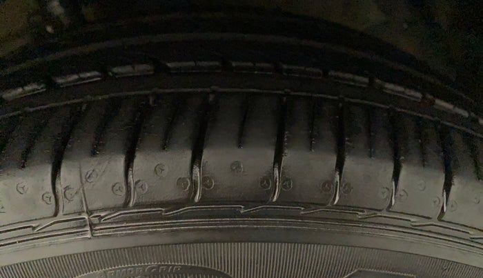 2019 Maruti Ciaz DELTA 1.5 SHVS MT PETROL, Petrol, Manual, 11,136 km, Left Front Tyre Tread