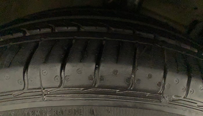 2019 Maruti Ciaz DELTA 1.5 SHVS MT PETROL, Petrol, Manual, 11,136 km, Right Rear Tyre Tread