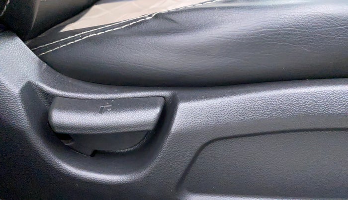 2015 Hyundai Elite i20 MAGNA 1.2, Petrol, Manual, 51,103 km, Driver Side Adjustment Panel