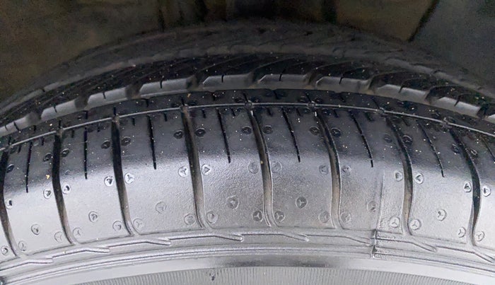 2015 Hyundai Elite i20 MAGNA 1.2, Petrol, Manual, 51,103 km, Right Front Tyre Tread