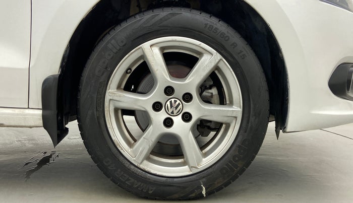 2014 Volkswagen Vento HIGHLINE PETROL, Petrol, Manual, 62,625 km, Right Front Wheel