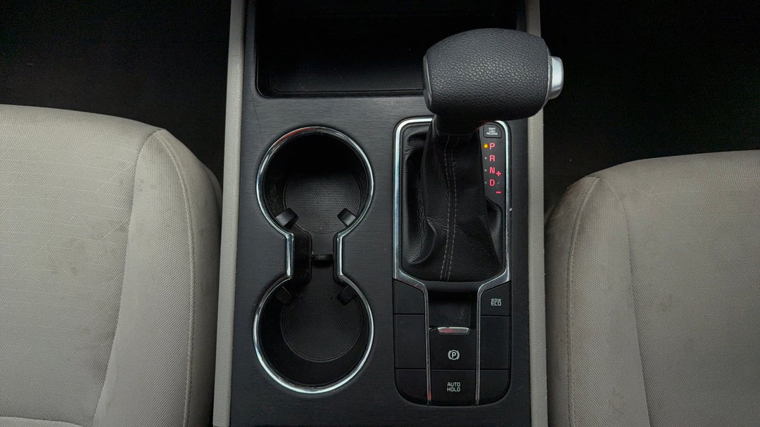 2018 Kia Carnival S, Automatic, 115788 km, Gear Lever 