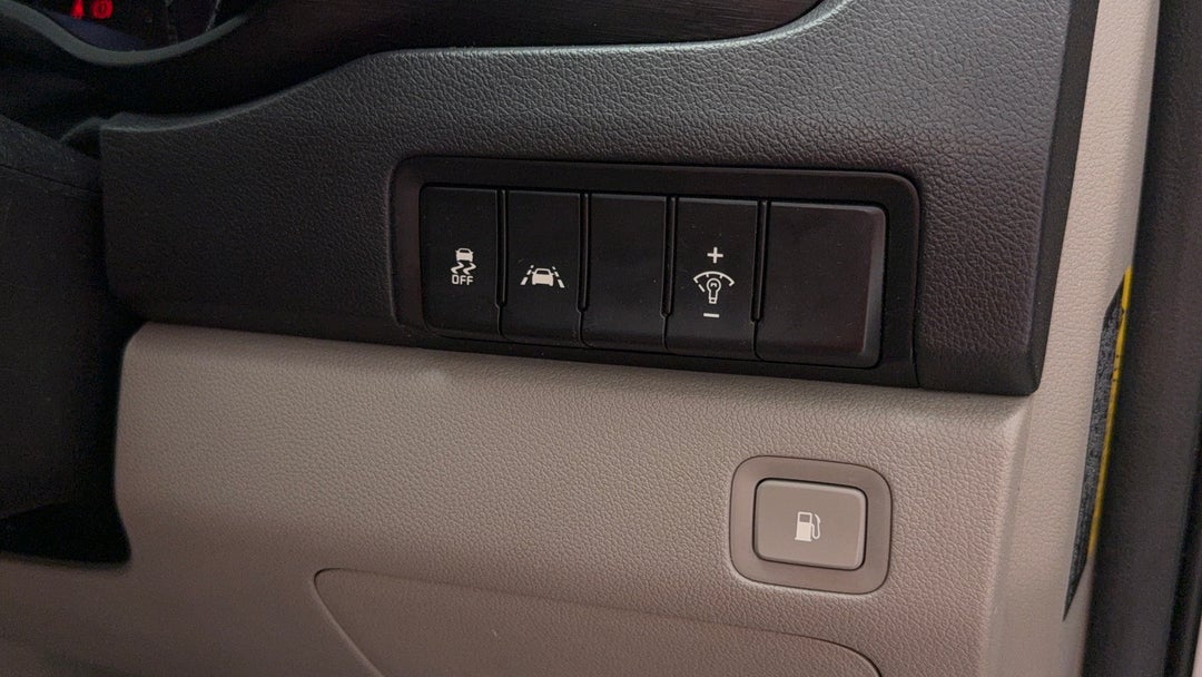 2018 Kia Carnival S, Automatic, 115788 km, Utility Switches/Buttons