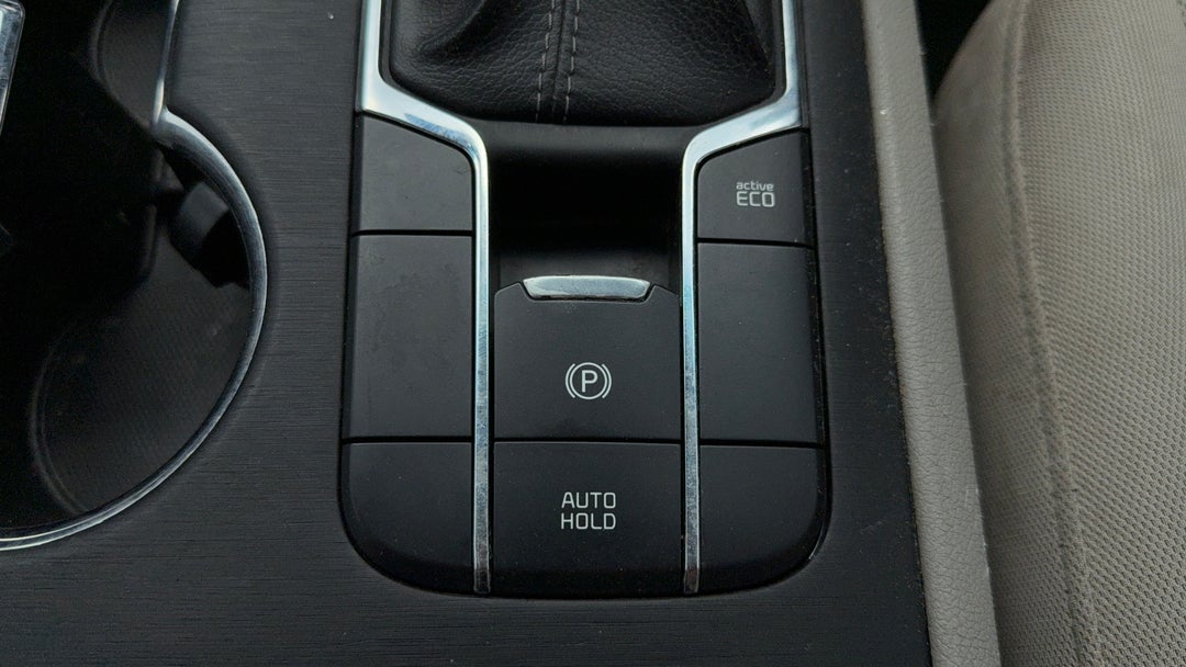 2018 Kia Carnival S, Automatic, 115788 km, Handbrake