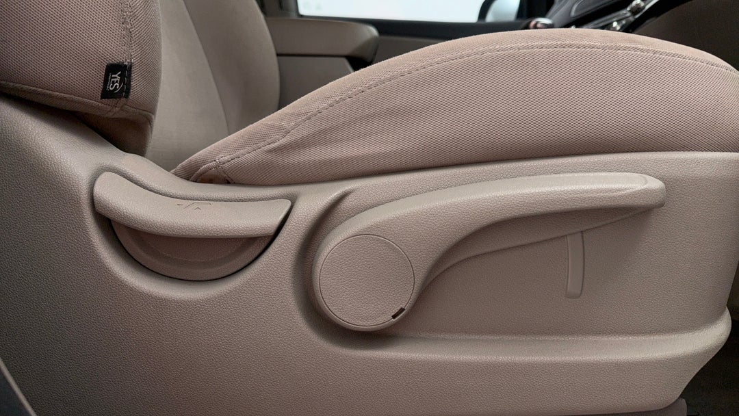 2018 Kia Carnival S, Automatic, 115788 km, Drivers Side Adjustment Panel