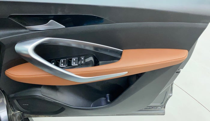 2022 MG HECTOR PLUS SHARP 1.5 PETROL TURBO CVT 6-STR, Petrol, Automatic, 11,542 km, Driver Side Door Panels Control