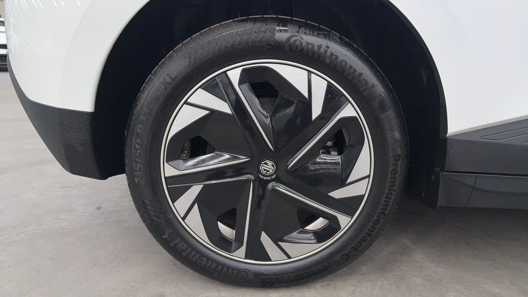 2025 MG Mg4 Excite 51 125kw, Automatic, 11405 km, Right Rear Wheel