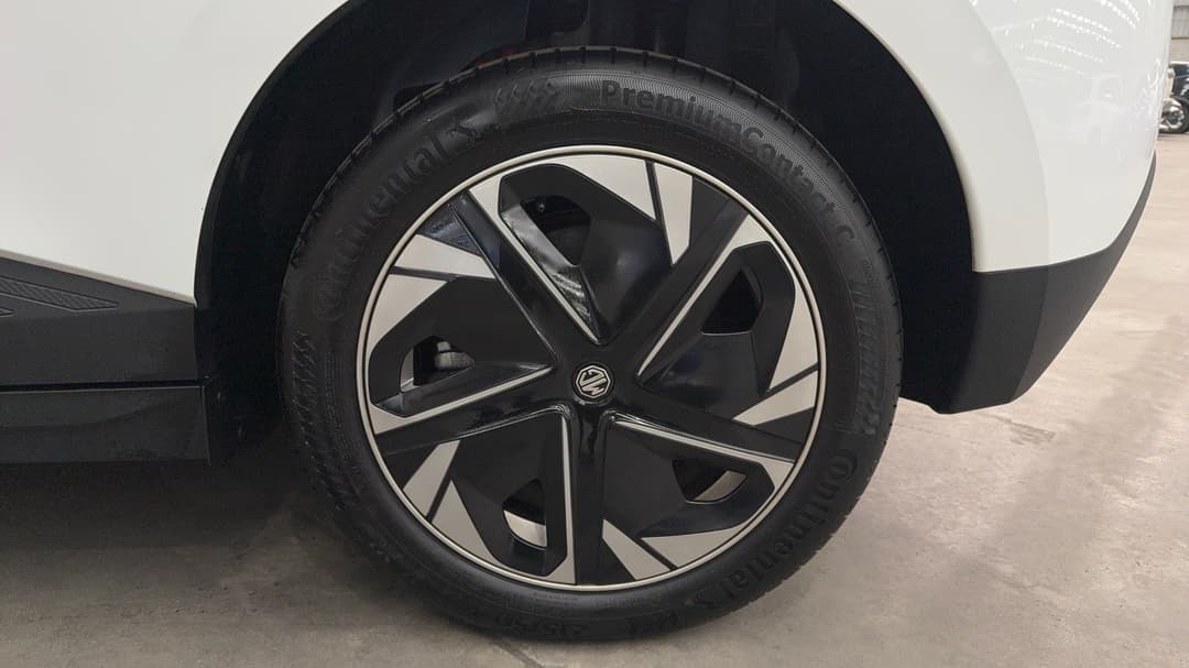 2025 MG Mg4 Excite 51 125kw, Automatic, 11405 km, Left Rear Wheel