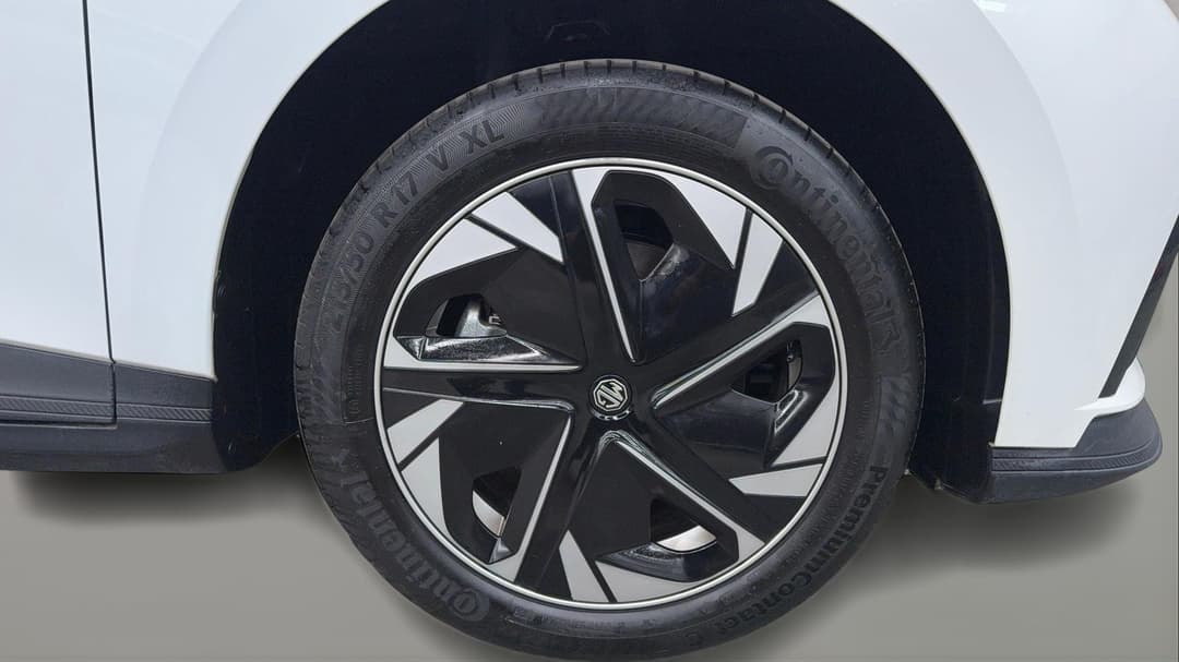 2025 MG Mg4 Excite 51 125kw, Automatic, 11405 km, Right Front Wheel