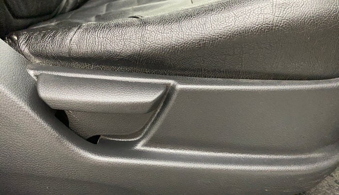2017 Hyundai Eon ERA PLUS, Petrol, Manual, 67,991 km, Driver Side Adjustment Panel