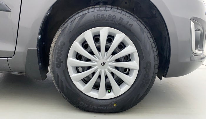 2015 Maruti Swift VXI D, Petrol, Manual, 66,889 km, Right Front Tyre