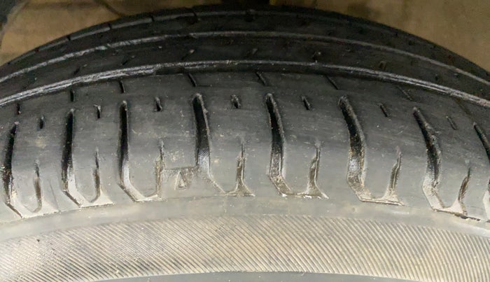 2020 Maruti Swift VXI D, Petrol, Manual, 35,928 km, Left Front Tyre Tread