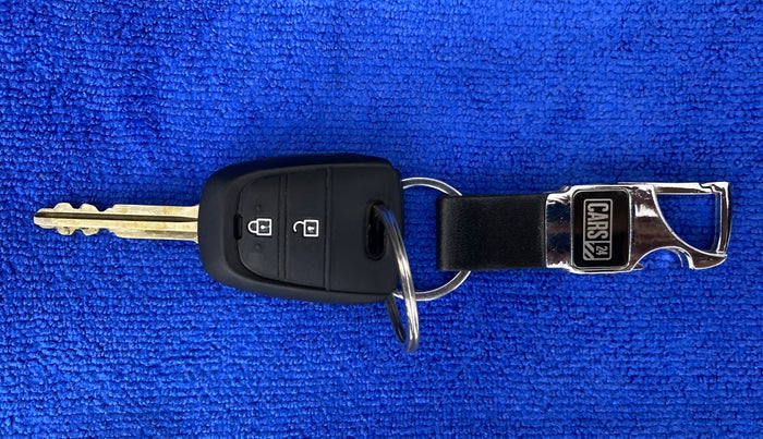 2016 Hyundai Grand i10 SPORTZ 1.2 KAPPA VTVT, Petrol, Manual, 74,335 km, Key Close Up