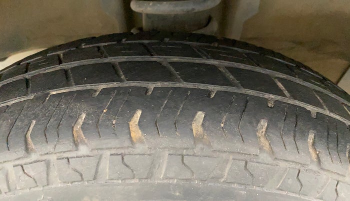 2010 Maruti OMNI E STD, Petrol, Manual, 62,655 km, Left Front Tyre Tread