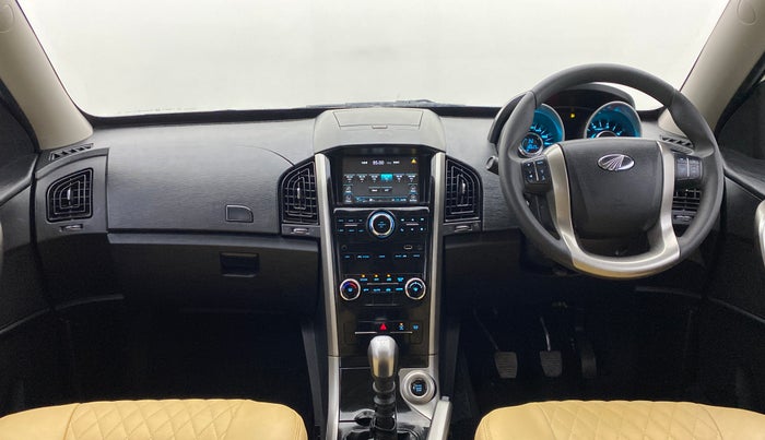 2020 Mahindra XUV500 W7 FWD, Diesel, Manual, 38,625 km, Dashboard